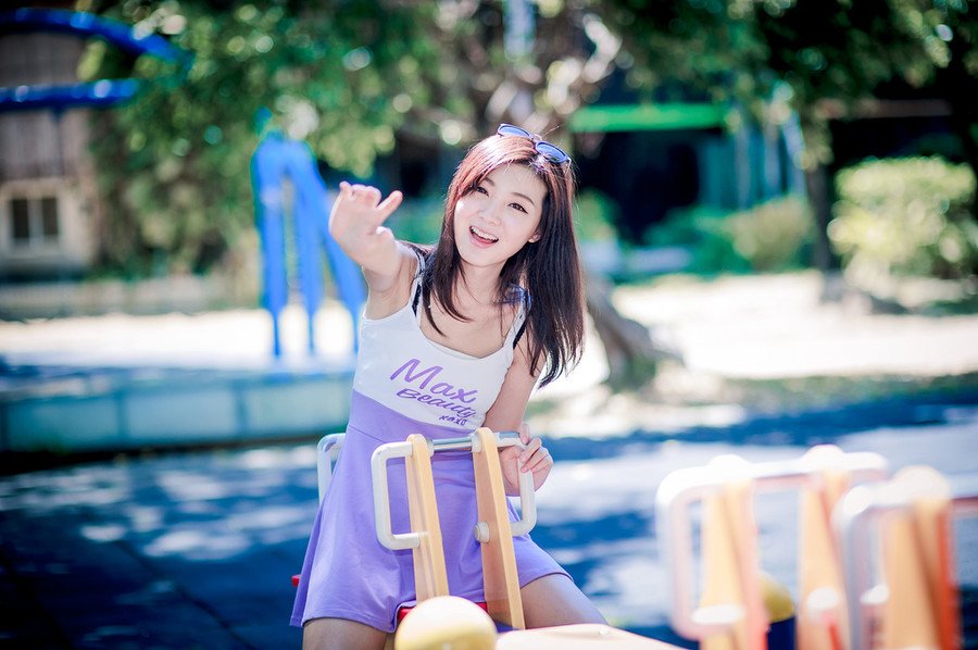 不爱的爱情，永远不会变坏。所以，我们调情，我们暧昧，却永远不要相爱。